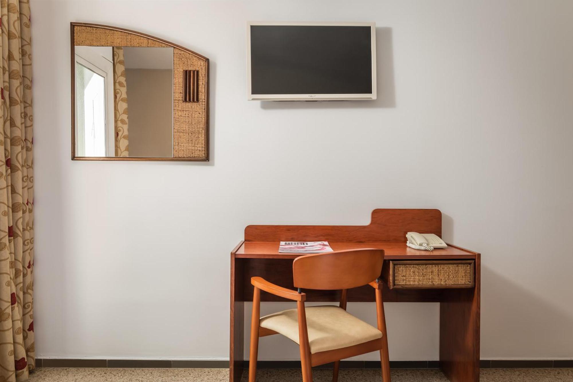 Hotel Cartago Nova By Alegria Malgrat de Mar Kültér fotó